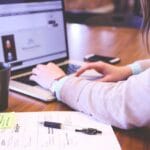 Minimalistyczne etui na aparat – czy wystarczy?