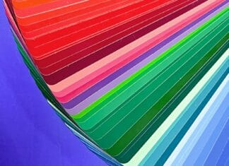 Kolor w grafice komputerowej Podstawy teorii barw dla fotografów Wachlarz kolorowych próbek na fioletowym tle